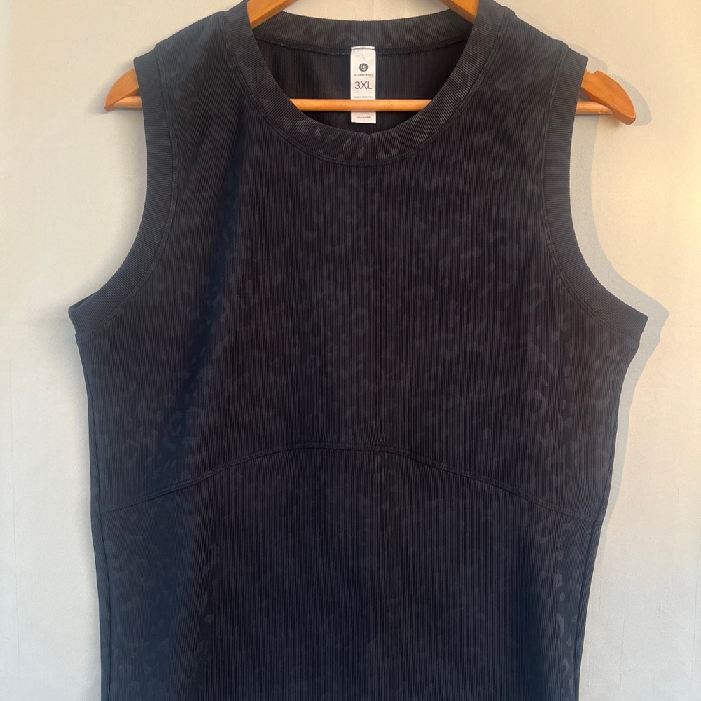 In Good State | Black Leopard Print Athletic Top